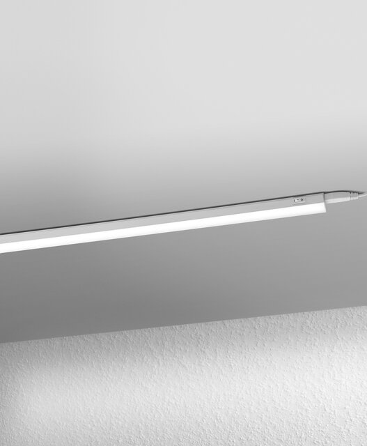 LED Switch Batten 900mm 10W 830